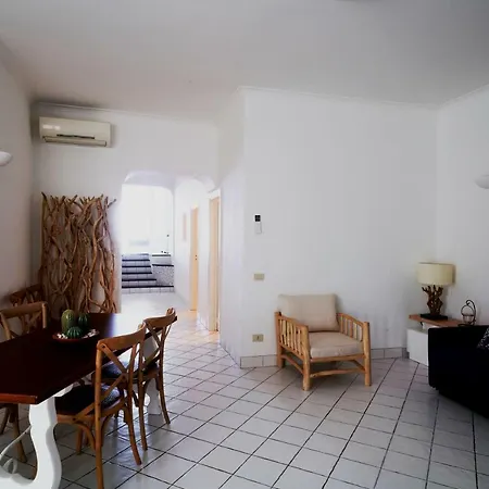 Regina Di - Casa Plinio -