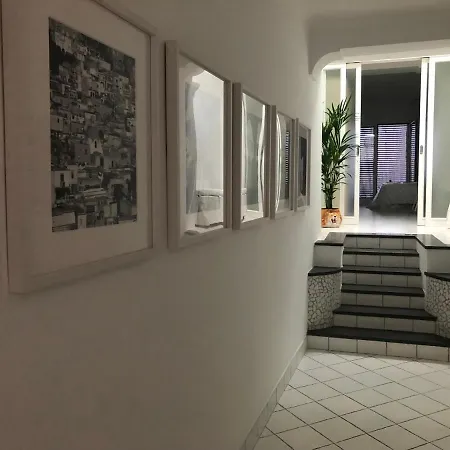 Regina Di - Casa Plinio - * Capri