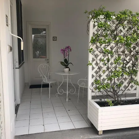 Regina Di - Casa Plinio -