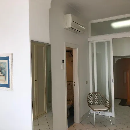 Regina Di - Casa Plinio - * Capri